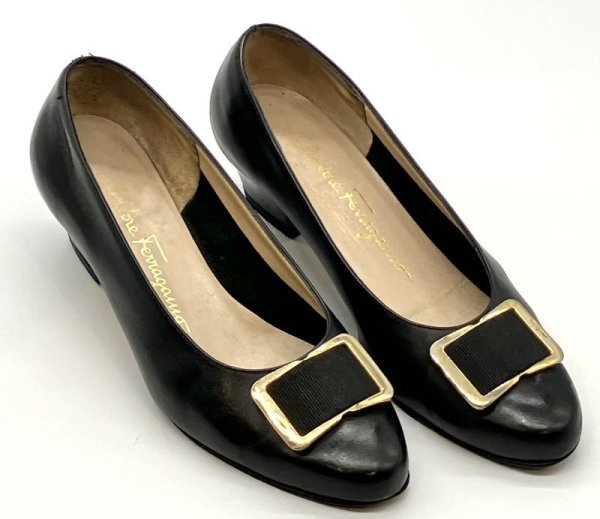 画像12: OLD FERRAGAMO(オールドフェラガモ)ゴールド金具付きブラックレザーパンプス 4C (12)