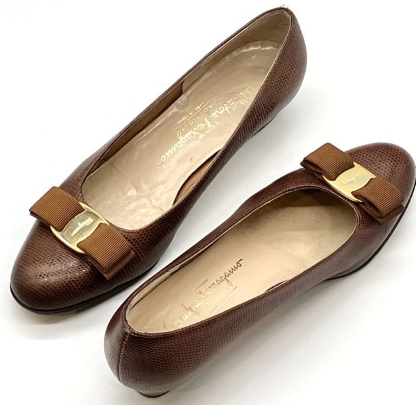 画像18: OLD FERRAGAMO(オールドフェラガモ) ライトブラウンリザード型押しレザーヴァラリボンパンプス 7 1/2B (18)