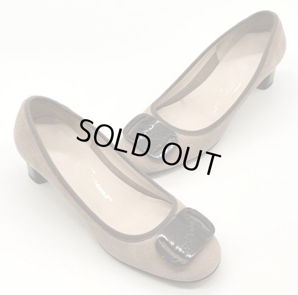 画像16: OLD FERRAGAMO(オールドフェラガモ) スモーキーピンクスエード×ロゴプレート付きチャンキーヒールパンプス 5C (16)