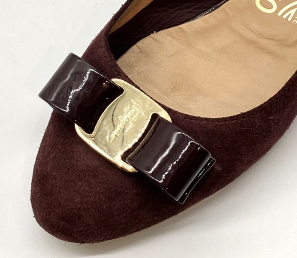 画像7: OLD FERRAGAMO(オールドフェラガモ) ボルドーパープルスエード×パテントヴァラリボンパンプス 5 1/2C (7)