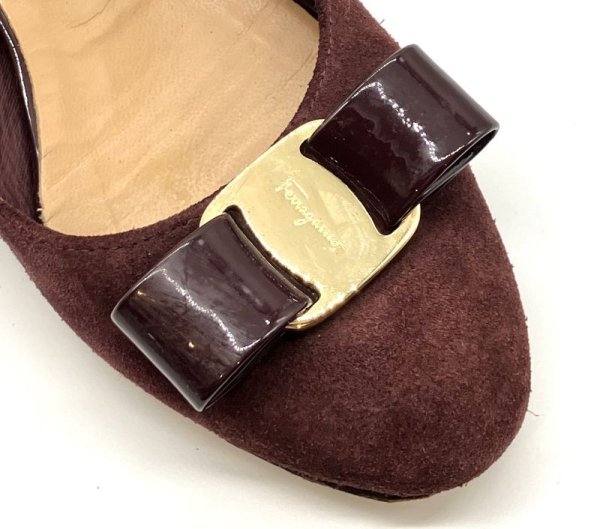 画像8: OLD FERRAGAMO(オールドフェラガモ) ボルドーパープルスエード×パテントヴァラリボンパンプス 5 1/2C (8)