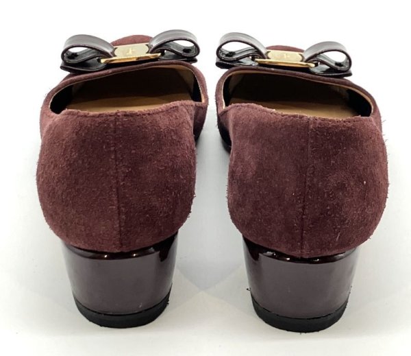 画像10: OLD FERRAGAMO(オールドフェラガモ) ボルドーパープルスエード×パテントヴァラリボンパンプス 5 1/2C (10)