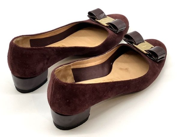画像14: OLD FERRAGAMO(オールドフェラガモ) ボルドーパープルスエード×パテントヴァラリボンパンプス 5 1/2C (14)