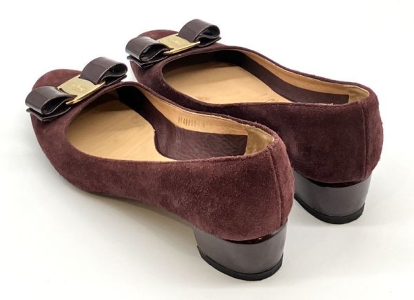 画像13: OLD FERRAGAMO(オールドフェラガモ) ボルドーパープルスエード×パテントヴァラリボンパンプス 5 1/2C (13)