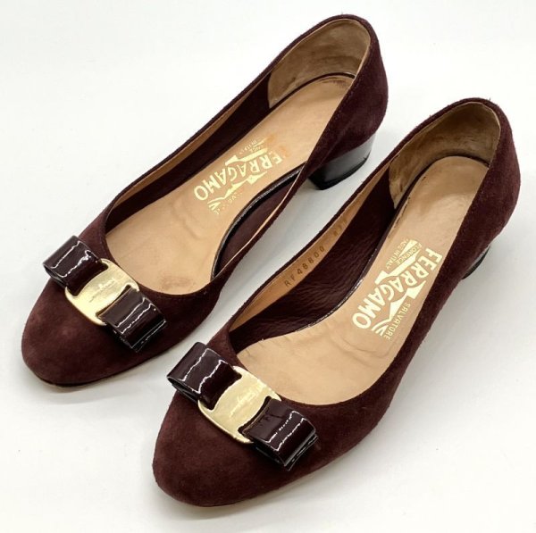 画像11: OLD FERRAGAMO(オールドフェラガモ) ボルドーパープルスエード×パテントヴァラリボンパンプス 5 1/2C (11)