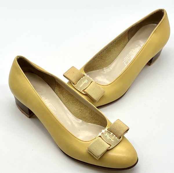 画像16: OLD FERRAGAMO(オールドフェラガモ) イエローレザーヴァラリボンパンプス 4 1/2D (16)