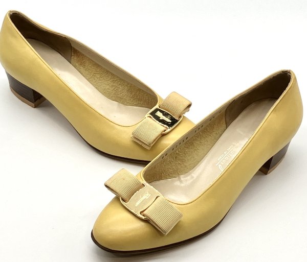 画像15: OLD FERRAGAMO(オールドフェラガモ) イエローレザーヴァラリボンパンプス 4 1/2D (15)