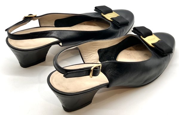 画像16: OLD FERRAGAMO(オールドフェラガモ) ブラックレザーヴァラリボンバックストラップパンプス 8C (16)