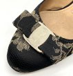 画像7: OLD FERRAGAMO(オールドフェラガモ) ブラック×ゴールドレースヴァラリボンパンプス 4D (7)