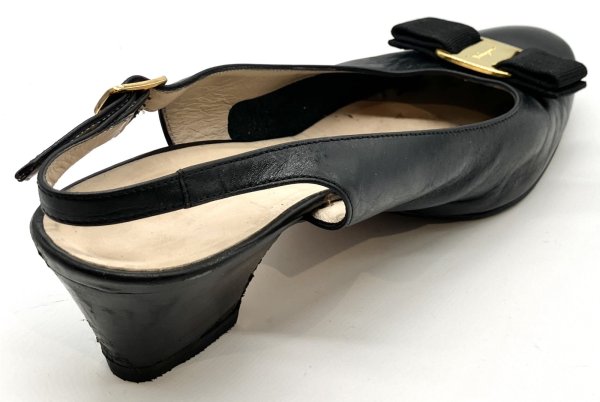 画像4: OLD FERRAGAMO(オールドフェラガモ) ブラックレザーヴァラリボンバックストラップパンプス 8C (4)