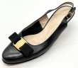 画像1: OLD FERRAGAMO(オールドフェラガモ) ブラックレザーヴァラリボンバックストラップパンプス 8C (1)