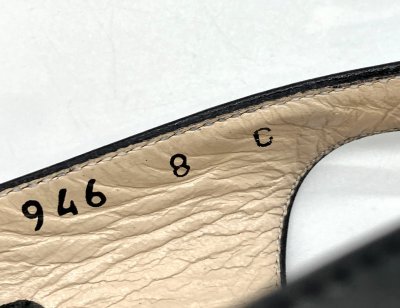 画像1: OLD FERRAGAMO(オールドフェラガモ) ブラックレザーヴァラリボンバックストラップパンプス 8C