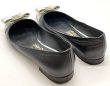 画像13: OLD FERRAGAMO(オールドフェラガモ) ホワイト×ブラックバイカラーレザーヴァリナリボンフラットシューズ 6 1/2D (13)