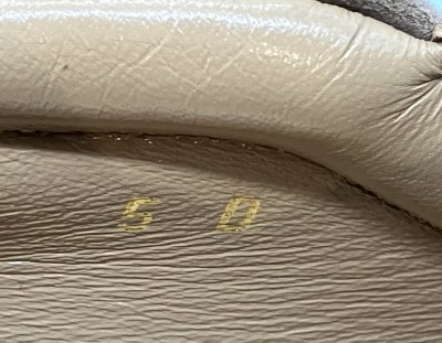 画像2: OLD FERRAGAMO(オールドフェラガモ) ベージュスエード×ゴールドスタッズスリッポンスニーカー 5D