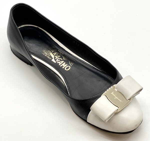 画像2: OLD FERRAGAMO(オールドフェラガモ) ホワイト×ブラックバイカラーレザーヴァリナリボンフラットシューズ 6 1/2D (2)