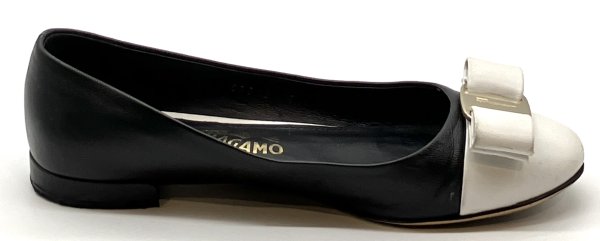 画像4: OLD FERRAGAMO(オールドフェラガモ) ホワイト×ブラックバイカラーレザーヴァリナリボンフラットシューズ 6 1/2D (4)