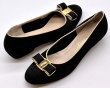 画像15: OLD FERRAGAMO(オールドフェラガモ) ブラックスエード×ゴールドパイピングヴァラリボンパンプス 8 1/2B (15)