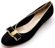 画像1: OLD FERRAGAMO(オールドフェラガモ) ブラックスエード×ゴールドパイピングヴァラリボンパンプス 8 1/2B (1)