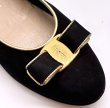 画像6: OLD FERRAGAMO(オールドフェラガモ) ブラックスエード×ゴールドパイピングヴァラリボンパンプス 8 1/2B (6)