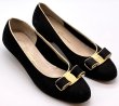 画像10: OLD FERRAGAMO(オールドフェラガモ) ブラックスエード×ゴールドパイピングヴァラリボンパンプス 8 1/2B (10)