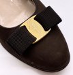 画像8: OLD FERRAGAMO(オールドフェラガモ) ダークブラウンスエードヴァラリボンパンプス 6 1/2C (8)