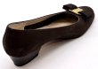 画像4: OLD FERRAGAMO(オールドフェラガモ) ダークブラウンスエードヴァラリボンパンプス 6 1/2C (4)