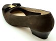 画像3: OLD FERRAGAMO(オールドフェラガモ) ダークブラウンスエードヴァラリボンパンプス 6 1/2C (3)