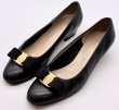 画像11: OLD FERRAGAMO(オールドフェラガモ) ブラックレザーヴァラリボンパンプス 7 1/2C (11)