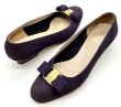 画像16: OLD FERRAGAMO(オールドフェラガモ) ブルーパープルスエードヴァラリボンパンプス 5 1/2C (16)
