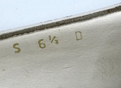 画像1: OLD FERRAGAMO(オールドフェラガモ) ホワイト×ゴールドスターカッティングヴァラリボンパンプス 6 1/2D