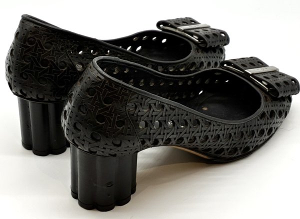 画像14: OLD FERRAGAMO(オールドフェラガモ) ブラックメッシュ×レーザーカッティングリボンフラワーヒールパンプス 5 1/2D (14)