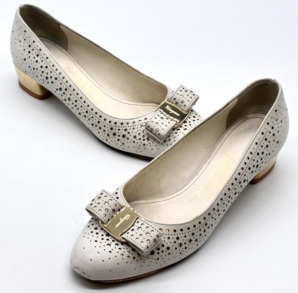 画像15: OLD FERRAGAMO(オールドフェラガモ) ホワイト×ゴールドスターカッティングヴァラリボンパンプス 6 1/2D (15)