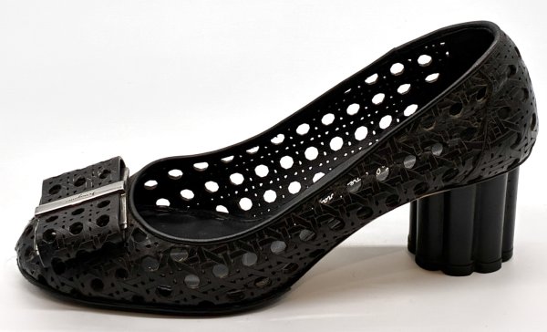 画像3: OLD FERRAGAMO(オールドフェラガモ) ブラックメッシュ×レーザーカッティングリボンフラワーヒールパンプス 5 1/2D (3)