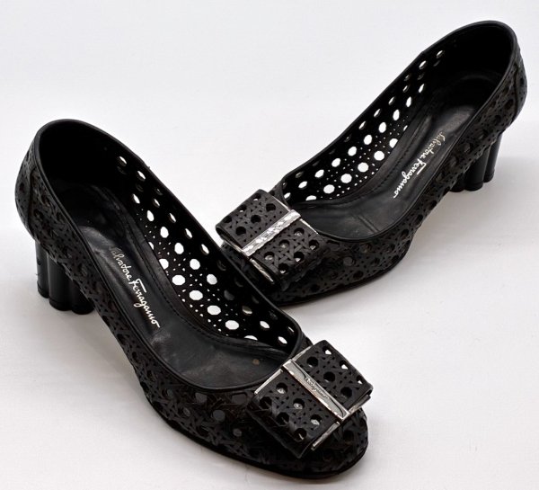 画像16: OLD FERRAGAMO(オールドフェラガモ) ブラックメッシュ×レーザーカッティングリボンフラワーヒールパンプス 5 1/2D (16)