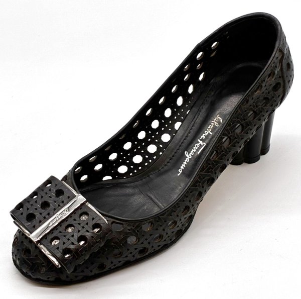 画像1: OLD FERRAGAMO(オールドフェラガモ) ブラックメッシュ×レーザーカッティングリボンフラワーヒールパンプス 5 1/2D (1)