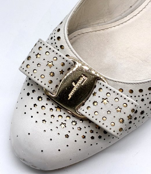 画像7: OLD FERRAGAMO(オールドフェラガモ) ホワイト×ゴールドスターカッティングヴァラリボンパンプス 6 1/2D (7)