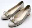 画像11: OLD FERRAGAMO(オールドフェラガモ) ホワイト×ゴールドスターカッティングヴァラリボンパンプス 6 1/2D (11)