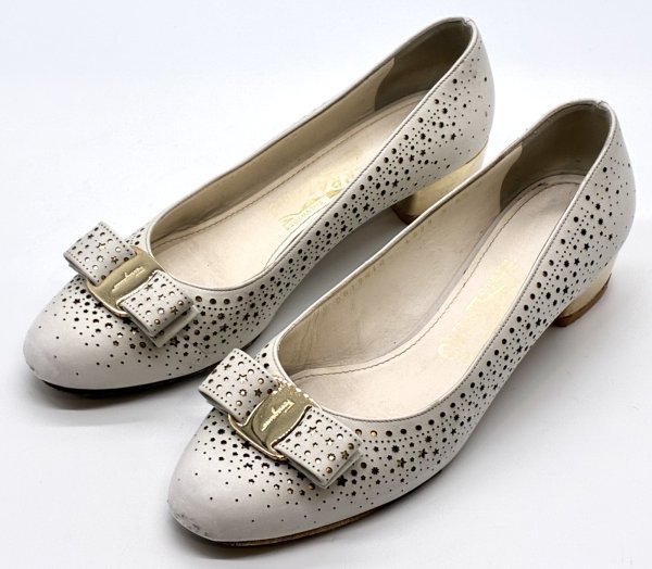 画像11: OLD FERRAGAMO(オールドフェラガモ) ホワイト×ゴールドスターカッティングヴァラリボンパンプス 6 1/2D (11)