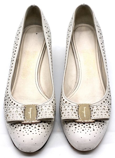 画像9: OLD FERRAGAMO(オールドフェラガモ) ホワイト×ゴールドスターカッティングヴァラリボンパンプス 6 1/2D (9)