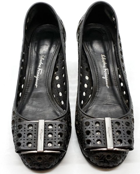 画像9: OLD FERRAGAMO(オールドフェラガモ) ブラックメッシュ×レーザーカッティングリボンフラワーヒールパンプス 5 1/2D (9)