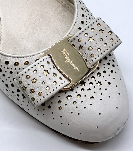 画像8: OLD FERRAGAMO(オールドフェラガモ) ホワイト×ゴールドスターカッティングヴァラリボンパンプス 6 1/2D (8)