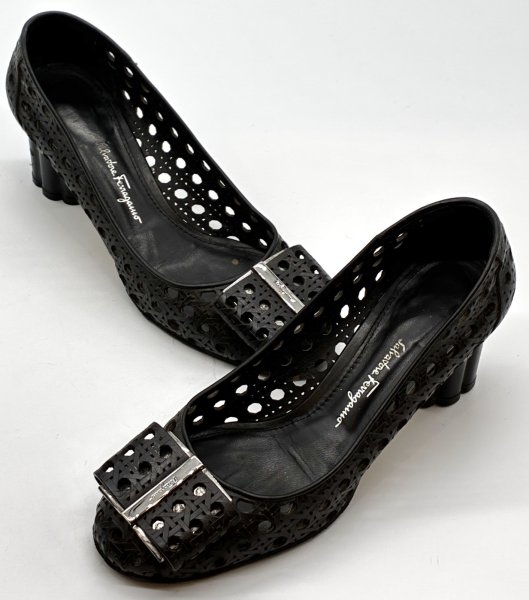 画像15: OLD FERRAGAMO(オールドフェラガモ) ブラックメッシュ×レーザーカッティングリボンフラワーヒールパンプス 5 1/2D (15)