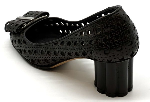 画像5: OLD FERRAGAMO(オールドフェラガモ) ブラックメッシュ×レーザーカッティングリボンフラワーヒールパンプス 5 1/2D (5)