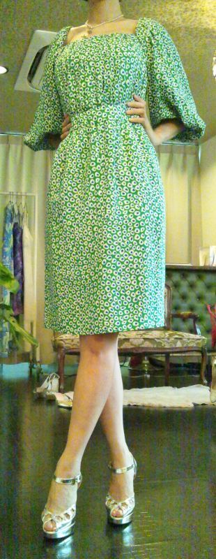 ♡Rental Dress YVES SAINT LAURENT(イヴサンローラン）70'sヴィンテージグリーンプリントシルクドレス - ella
