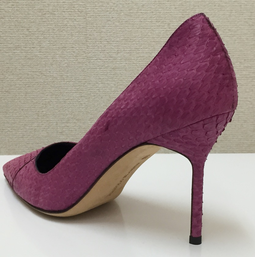 MANOLO BLAHNIK（マノロブラニク）ライトパープルマットパイソンピンヒールパンプス37 - ella