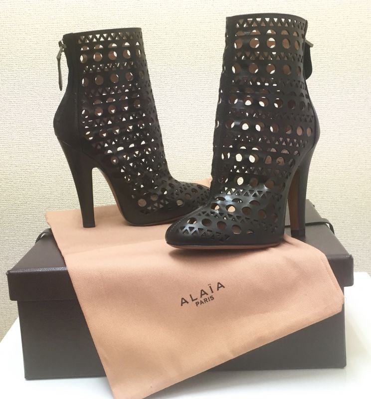 【セール中】【ほぼ新品】ALAIA　ショートブーツ